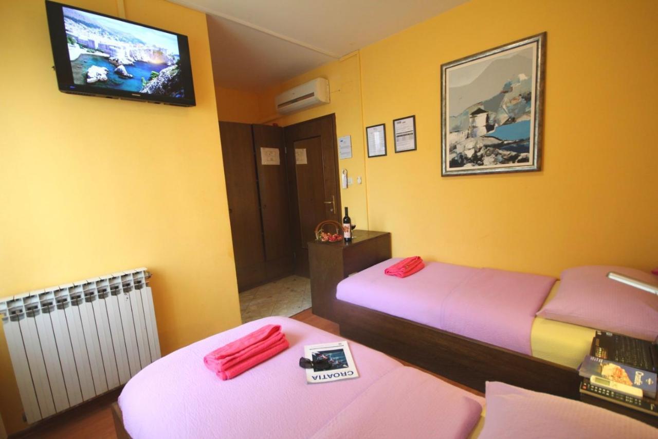 Guest House Vila Micika Ragusa Esterno foto