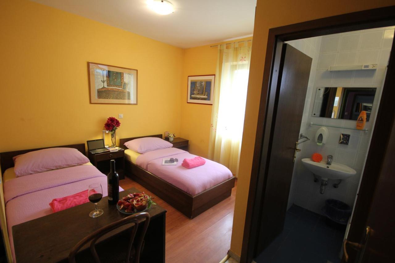 Guest House Vila Micika Ragusa Esterno foto